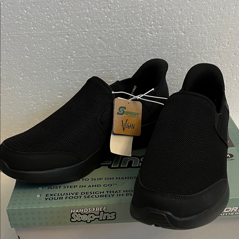 ⭐️ On Sale! Skechers Men's Black Slip-On Sneakers